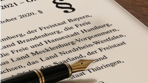 Füllfederhalter auf dem Glücksspielstaatsvertrag 2021